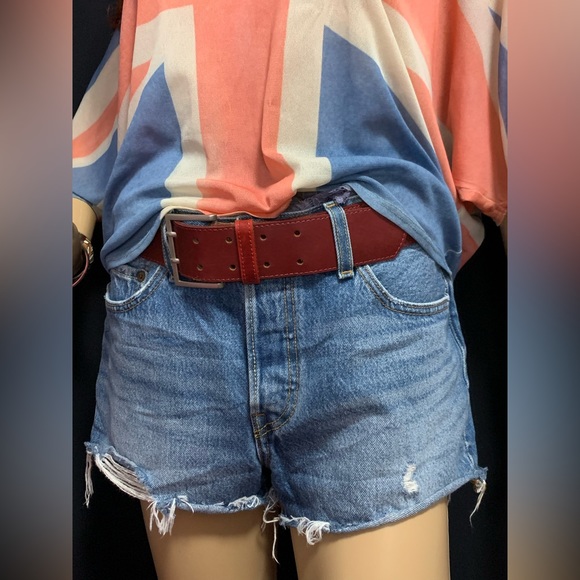 Levi’s 591 denim medium wash jean shorts. Waist 28 - Picture 2 of 9